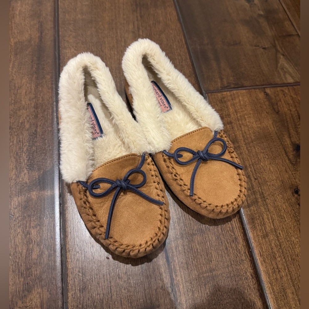 NEW Vineyard Vines Faux Suede Faux Fur Slippers Moccasins Tan Women Size 8